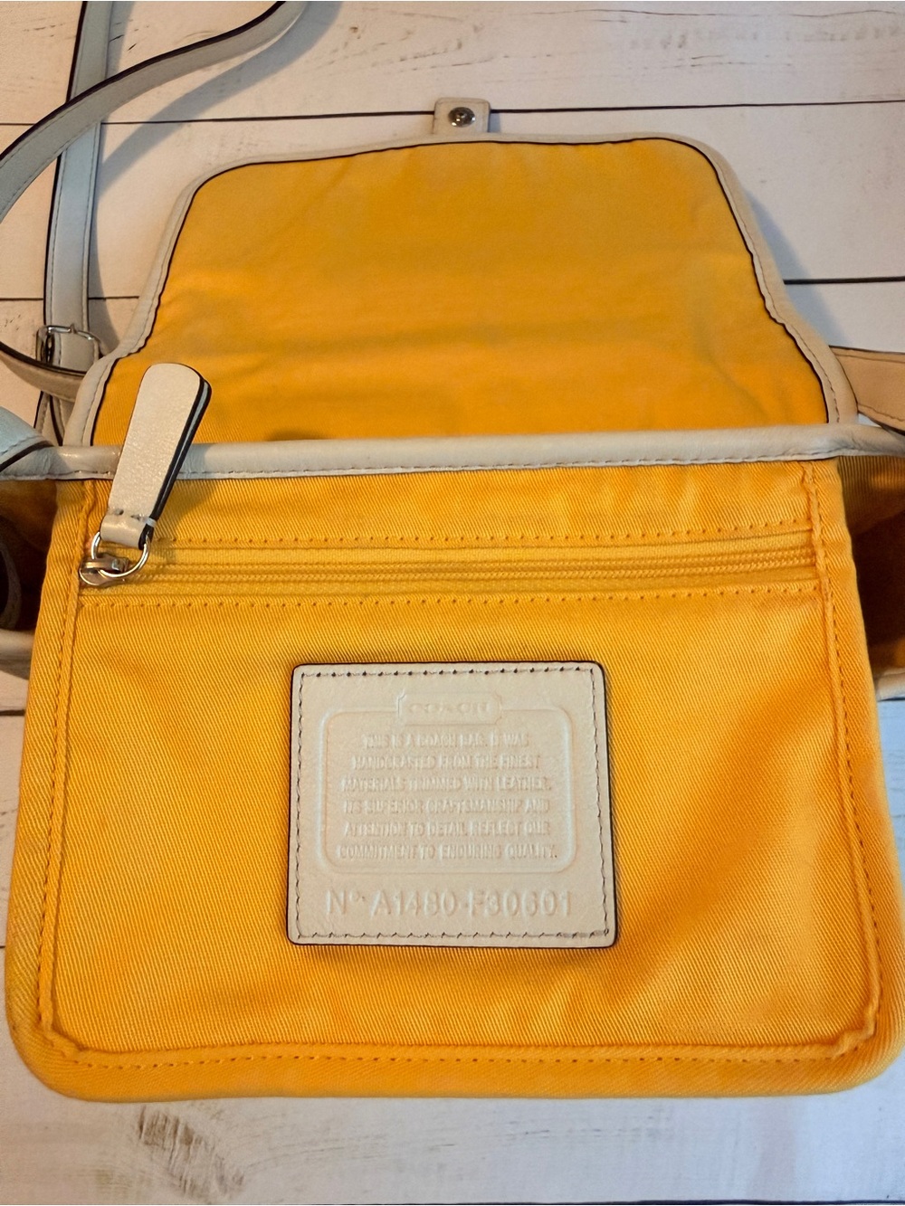 COACH | Hadley Signature Crossbody (2014) #F30601 - Picture 10 of 16